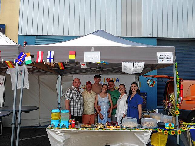 Von links nach rechts: Mark Gerber, Vitalii Tomniuk, Kostiantyn Riabykin, Vasylyna Nespai, Vitalij Fefel, Yrina Shudra, Sophiia Shudra