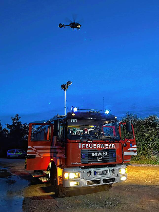 Auch ein Hubschrauber ist am Samstagabend in die Vermisstensuche eingebunden.