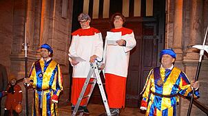 Die ausrufenden Ministranten Achim Kirner und Martin Mahler mit der Schweizer Garde bestehend aus Rainer Wehler und Eckhard Faller – ...