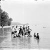 Generationen von Konstanzern verbrachten ihre Freizeit im Sommer im Strandbad Horn. Hier ein Bild von Badenden, das etwa 1927 ...