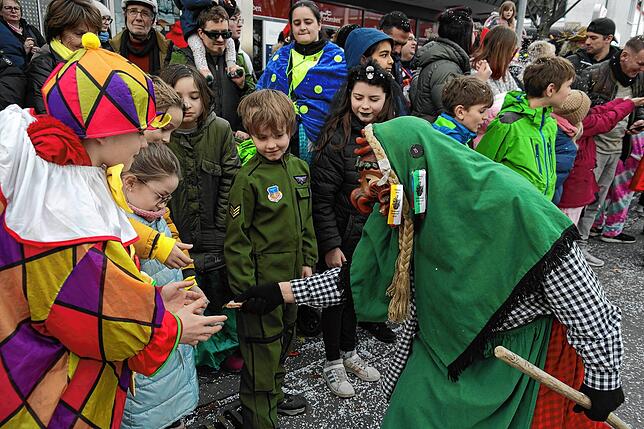 Bild 2: Bilder vom Narrensprung der Narrenzunft Seegockel in Friedrichshafen (2/3)