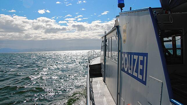 Symbolbild: Ein Schiff der Wasserschutzpolizei auf Streife (Aufnahme vom 13. März 2020).