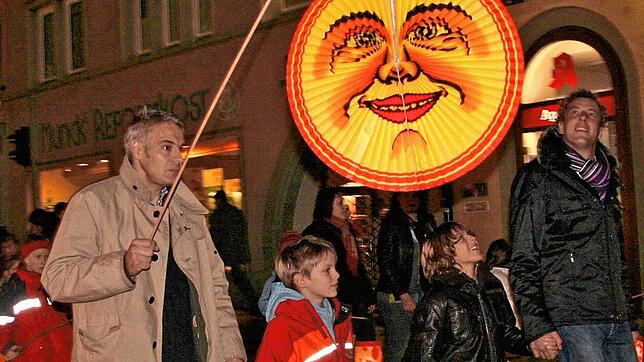Dieses Jahr leider nicht: Die Narrenzunft Überlingen hat den Martiniumzug 2021 aufgrund der steigenden Corona-Zahlen im Bodenseekreis ...