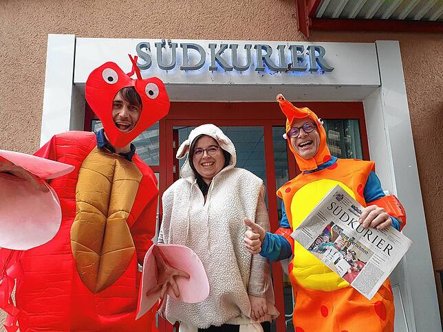 Die Lokalredaktion am Schmotzigen Donnerstag, von links: Cian Hartung (eine Mischung aus Wollhandkrebs und Quaggamuschel), Jenna Santini ...