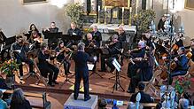 Das Orchester Musik hoch 3 spielt am 23. November in der Kirche St. Peter und Paul. Der Erlös ist für den Tafelladen der Caritas in Bad ...