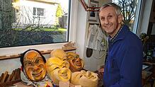 Fasnachtsmasken sind eine der Leidenschaften von Holzbildhauer Eberhard Rieber.