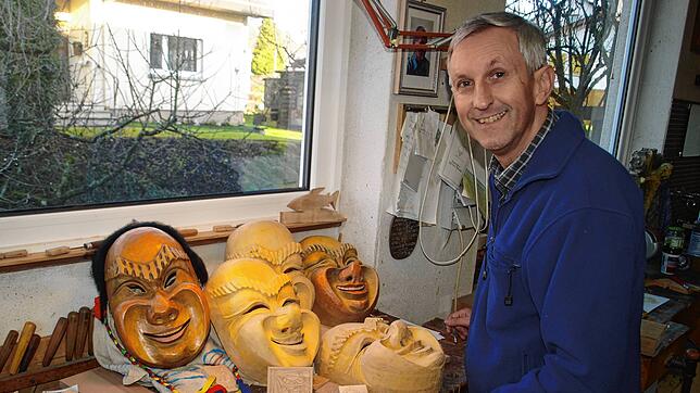 Fasnachtsmasken sind eine der Leidenschaften von Holzbildhauer Eberhard Rieber.