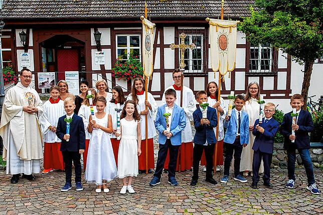 St. Nikolaus in Allensbach: Ihre Erstkommunion haben Max Gairhos, Jaron Laube, Marie Mahlbacher, Jan Maier, Karla Odenwald, John Klinge, ...