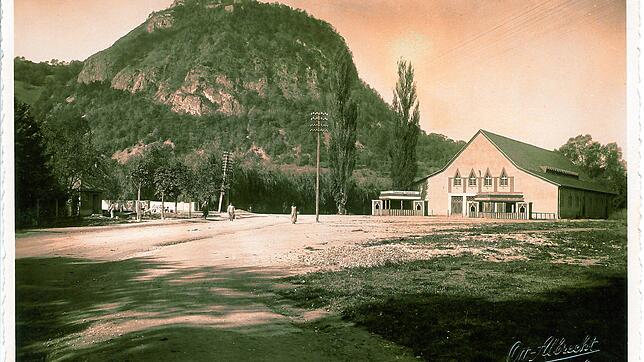 Die Scheffelhalle im Jahr 1925: Sogar den Zweiten Weltkrieg hat das als Provisorium errichtete Gebäude überstanden. In der Nacht zu ...