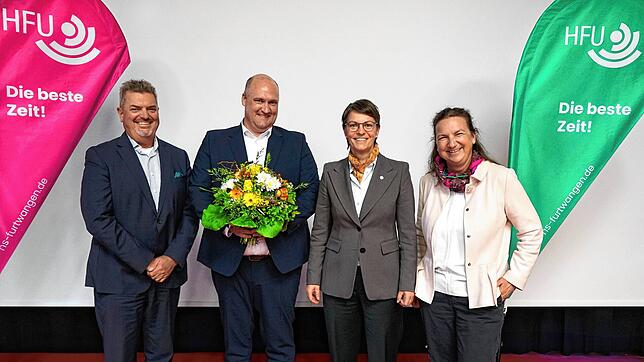 Hochschulratsvorsitzender Dirk Schallock, der künftige Kanzler Andreas Friedrich, Rektorin Alexandra Bormann und die derzeitige ...