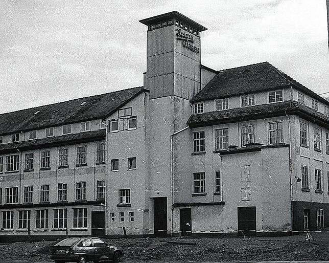 Das Gebäude der Uhrenfabrik Jerger-Uhren mit dem markanten Aufzugturm, ein Wahrzeichen der Uhrenfabrikation, wäre in diesem Jahr 100 ...