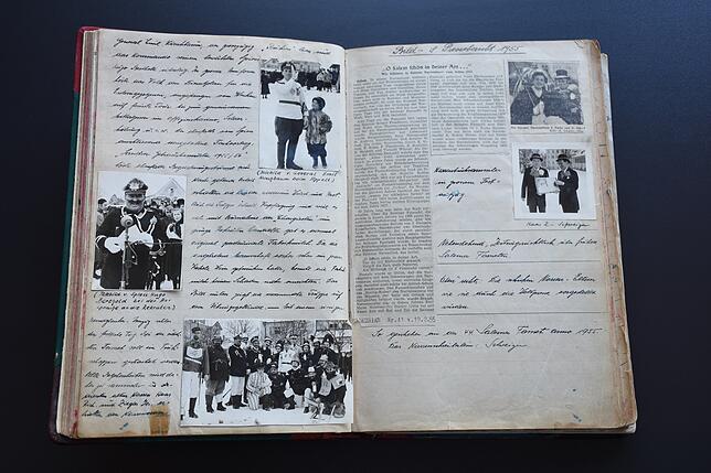 Chronikseite mit SÜDKURIER-Ausschnitt von 1955 zum 44-jährigen Bestehen des Narrenvereins Salem.