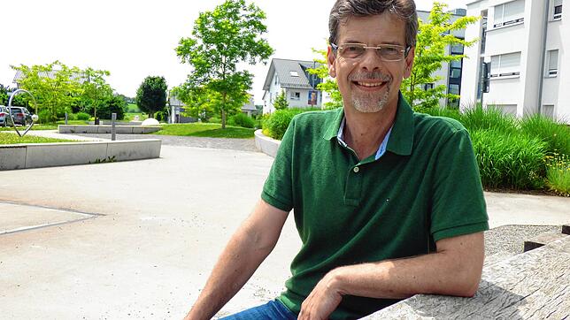 Georg Riedmann entspannt im Wahlkampf nach einem seiner Bürgergespräche in Markdorf-Süd. Der 54-Jährige wurde am 27. Juni mit 57,0 ...