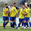 Mark Burgenmeister (Dritte von links) freut sich mit seinen Teamkollegen der SpVgg F.A.L. über sein Tor zum 1:0 gegen den FC Überlingen.