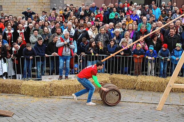 Bild 11: Hier sind die besten Bilder vom Bierfassrollen in Bräunlingen