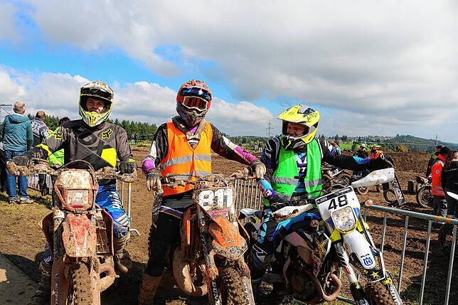 Bild 24: Geländemaschinen drehen auf: Motocross-Fahrer beweisen bei der Enduro-Challenge in Löffingen Geschicklichkeit und Mut