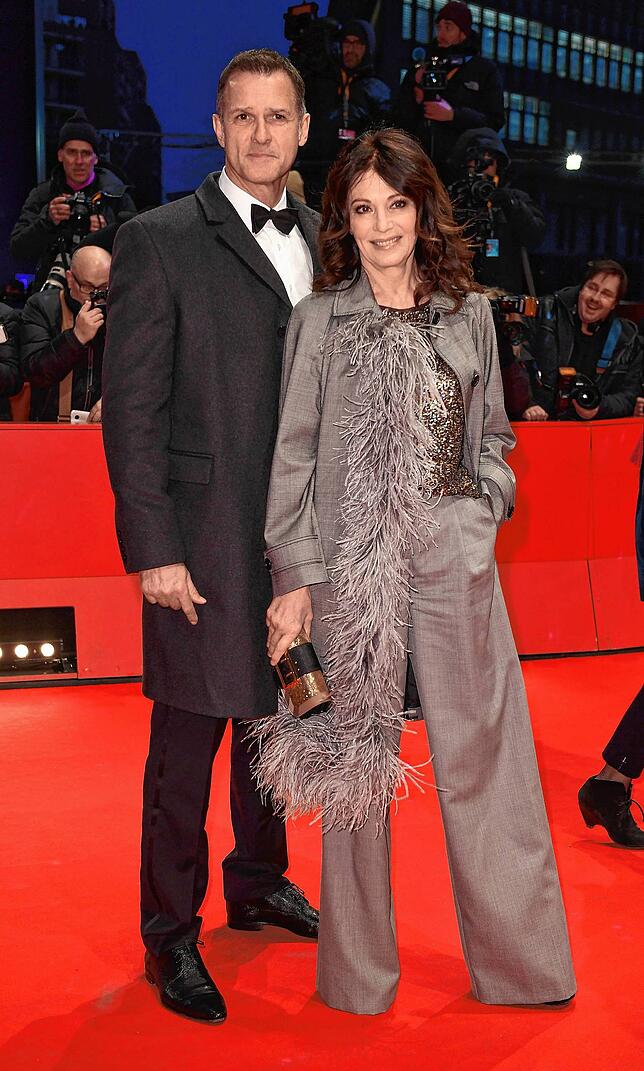Iris Berben und ihr Partner Heiko Kiesow auf dem roten Teppich bei der Berlinale 2018. Das Paar lernte sich 2007 kennen.