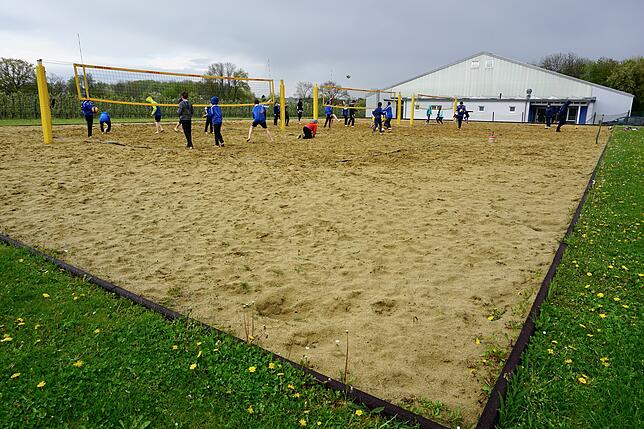Der große „Sandkasten“ für die Volleyballer soll der Traglufthalle weichen. Die drei Felder sollen aus dieser Perspektive ...