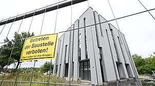 Die fast fertig gebaute Moschee soll nach Willen des Gemeinderates wieder abgerissen werden.