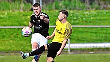 Motiviert: Tim Oeschger (links) freut sich auf ein weiteres Hochrhein-Derby beim SV Weil am Samstag. „Nach so einem geilen Sieg gegen ...