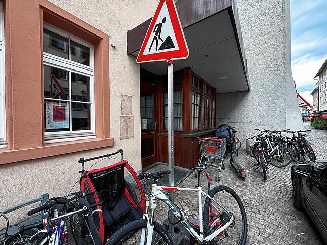 Auch das Schild, das auf den Zoll hingewiesen hat, ist in der Zwischenzeit verschwunden.