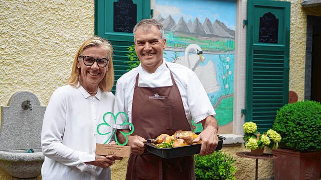 Alexandra und Markus Wekerle vom „Schwanen“ haben einen „Grünen Stern“ für nachhaltige und regionale Gastronomie erhalten.