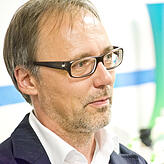 "Digitalisierung ist Wirklichkeit. Denken wir nur daran, wie das Handy zum Navigationssystem durchs Leben wurde.": Oliver Fritz, ...