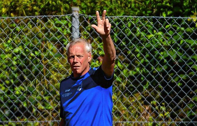 Drei Punkte müssen her: Trainer Roberto Wenzler zeigt deutlich, was er im Heimspiel gegen den TuS Efringen-Kirchen erwartet.
