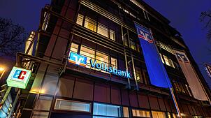 Hier wird bald nicht mehr eigenständig erschienen: Der Hauptsitz der Volksbank Konstanz wird zu einem Standort einer seeübergreifenden ...