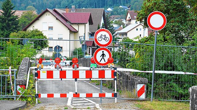 Erneut wurde die Sperrung der Schlüchtbrücke in der Pater-Jordan-Straße in der Sitzung des Ortschaftsrates heftig kritisiert. Trotz des ...
