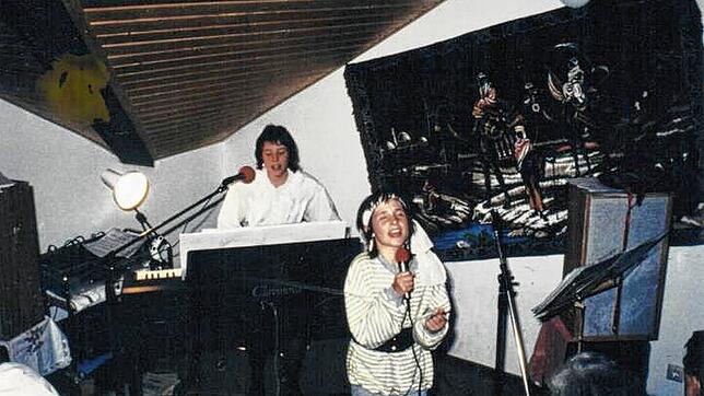 Bei ihrem ersten Auftritt 1988, dem Start ihrer Bühnenkarriere, sangen Anita und Alexandra Hofmann &bdquo;99 Luftballons&ldquo; von ...