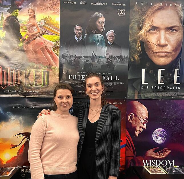 Maria Brendle mit Hauptdarstellerin Julia Buchmann.