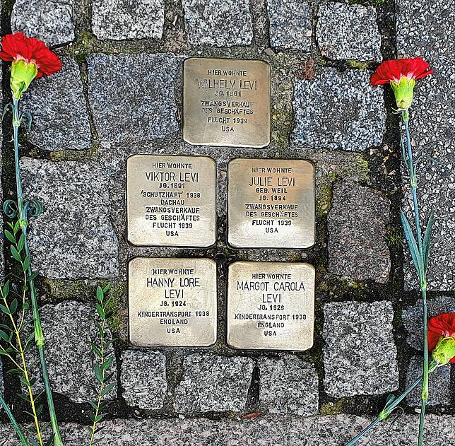 Stolpersteine in der Münsterstraße in Überlingen erinnern an die jüdische Familie Levi.