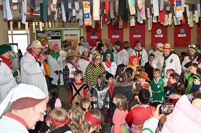 Bild 27: So schön war der Schmutzige Donnerstag in Lauchringen - Die schönsten Narren-Bilder des Tages!