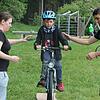 Das Techniktraining geht ins zweite Jahr : Die Jugendtrainer Michelle Ketterer und Simon Wider mit Elias Wache (Mitte).