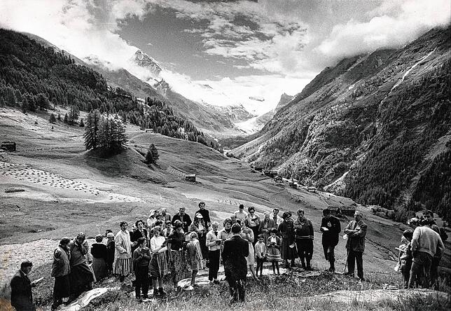 Jakob Tuggener: Feriengäste des La Forclaz, Val d&lsquo;Herens, 1957.