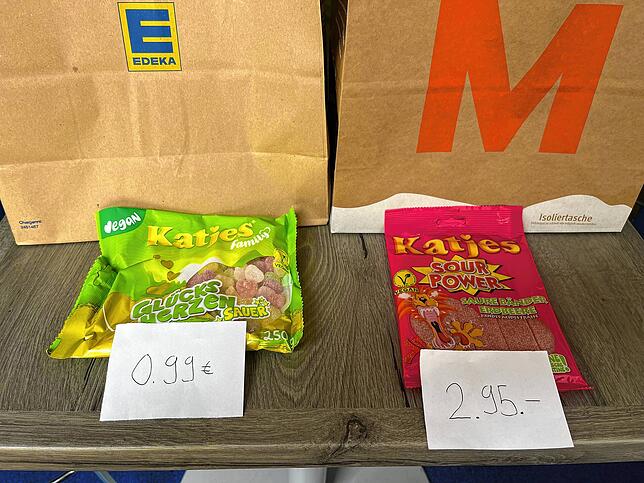 Die Produkte sind nicht identisch. Für den Preisvergleich ist das nicht schlimm, da das gesamte Katjes Sortiment im Edeka gleich viel ...