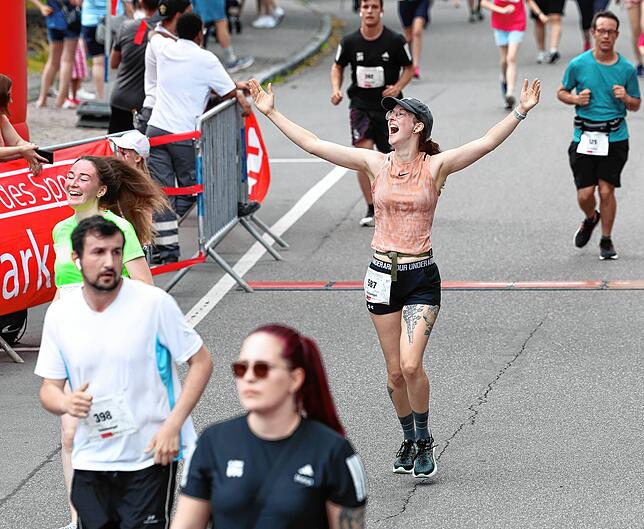 Bild 25: Stadtlauf durch die Donaueschinger Innenstadt kommt gut an