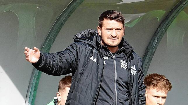 Aus für Adam Adamos als Trainer beim FC 08 Villingen.