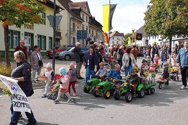 Bild 16: Erntedankfestumzug in Görwihl: Danke! Für die gute Ernte und für das schöne Wetter