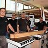 Handwerker die im Sommer ein paar Wochen frei haben (von links): Markus Gunst, Inhaber der Schreinerei Wolf, mit Michael Gunst, Patrick ...