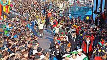 Groß gefeiert wurde 2001 das 175-jährige der Furtwanger Narrenzunft, wie dieses Archivfoto zeigt. 2026 soll es Ende Januar in der Stadt ...