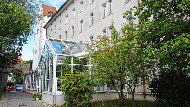 Das spitälische Pflegeheim hat die Angehörigen über die neuen Besuchsregeln informiert.