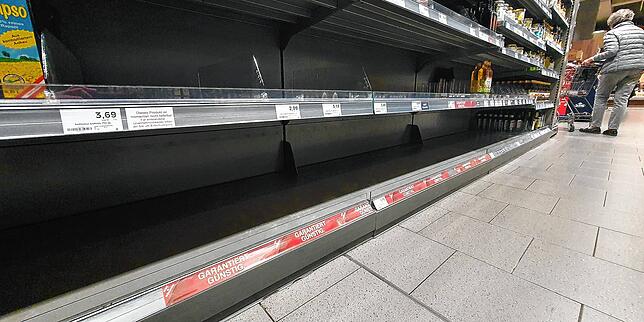 Leeres Speiseöl-Regal in einem Konstanzer Edeka-Markt am Donnerstagmittag, 24. März 2022.