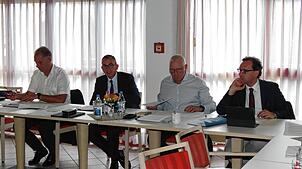Geschäftsführung und Spitze des Zweckverbands Pflegeheim Haus Wartenberg (von links): Kaufmännischer Geschäftsführer Boris Schmid, ...
