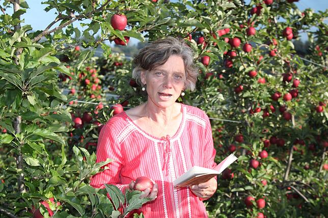Antonia Kitt vom gleichnamigen Überlinger Obsthof hat 2019 anlässlich der Apfelwochen einen literarischen Spaziergang gestaltet und in ...