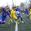 Reichlich zu tun hatte im Pokal-Halbfinale die Radolfzeller Hintermannschaft. Hier versuchen Eric Erdmann (links) und Daniel Wehrle ...