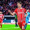 Das hätte kein Drehbuchautor besser schreiben können: Nils Petersen trifft in seinem letzten Heimspiel für den SC Freiburg den Treffer ...