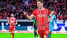 Das hätte kein Drehbuchautor besser schreiben können: Nils Petersen trifft in seinem letzten Heimspiel für den SC Freiburg den Treffer ...