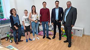 Im Bad Säckinger Amtshaus ist ein Kinderhort entstanden. Die Tagesmutter Sabrina Protzel (Dritte von links) arbeitet nun dort. Die Räume ...